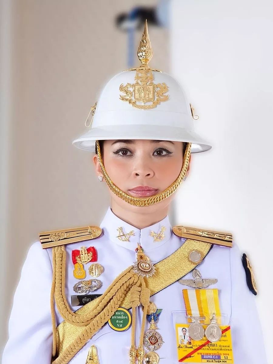 为了看新王妃的美照，泰国人民把网站挤瘫痪了…… - 15