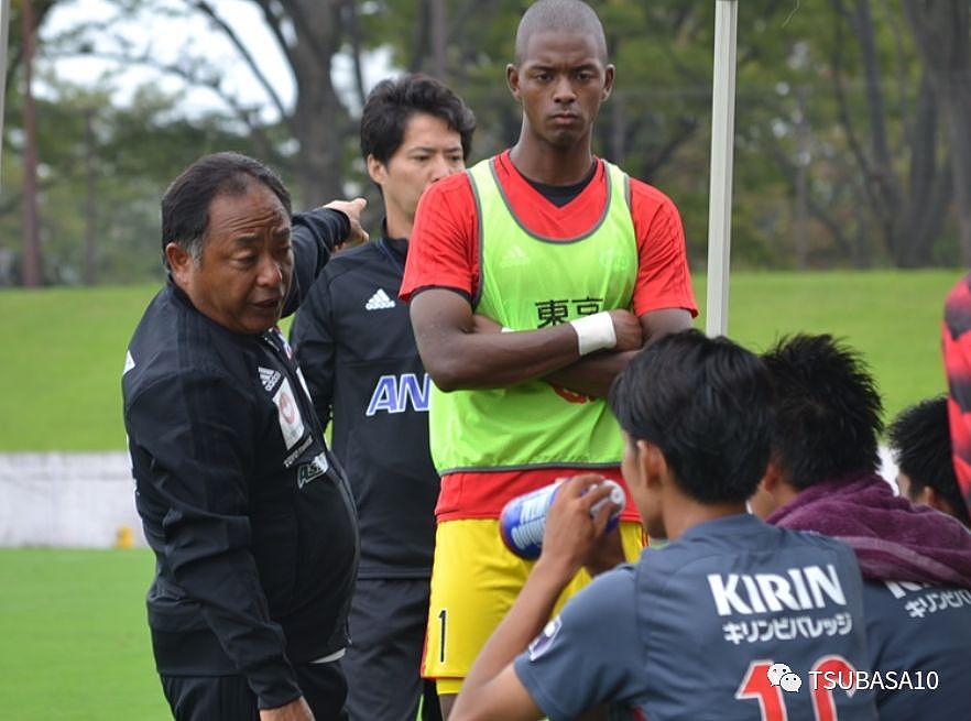 出道于日本蓝翔，自称已是200人的父亲，他却带出了日本最牛的大学足球队 - 1