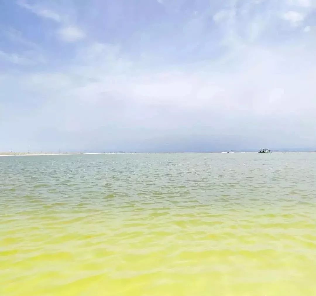 亚洲最大的“天空之镜”，是茶卡盐湖的56倍，美到窒息却鲜少人知！ - 15