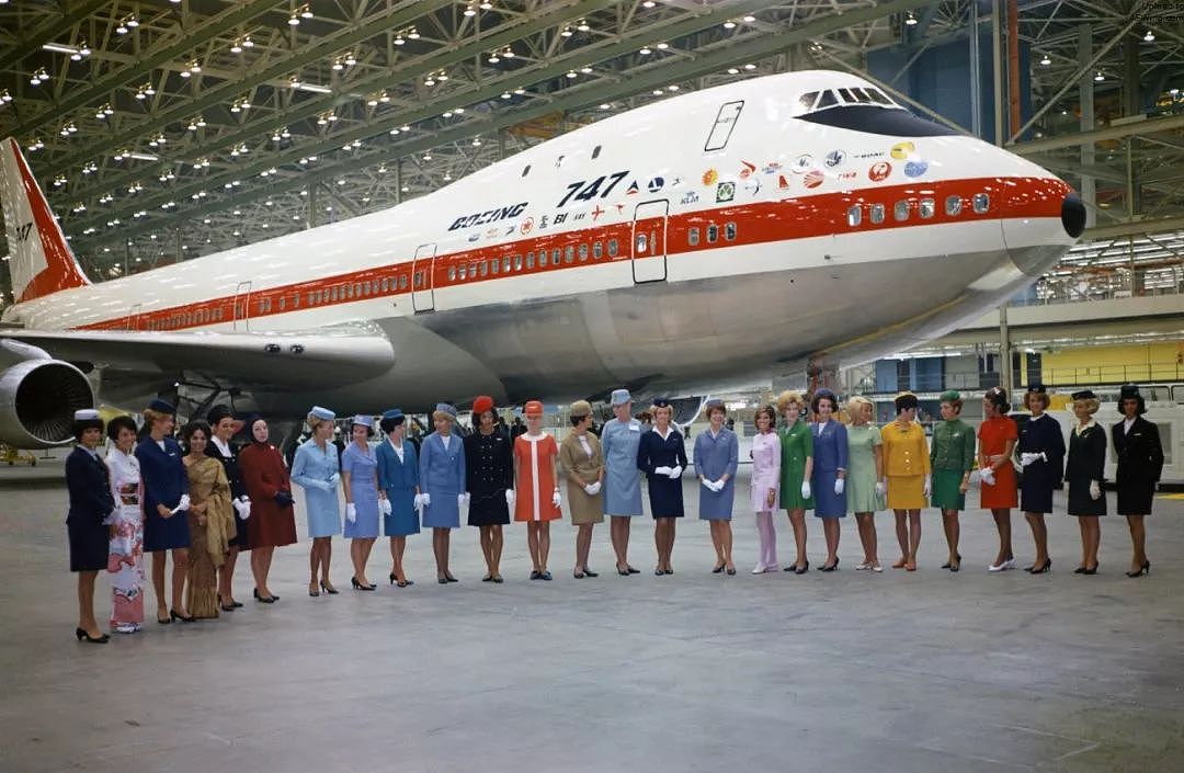从战略运输机到巨型珍宝客机，波音747空中女王诞生记｜老照片 - 27