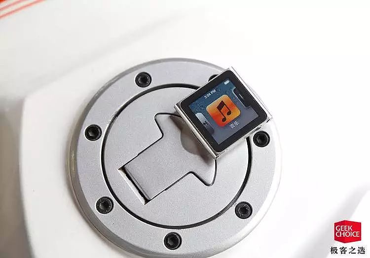 它是乔布斯的最后一款 iPod nano，还影响了 Apple Watch 的诞生 | 极客博物馆 - 6
