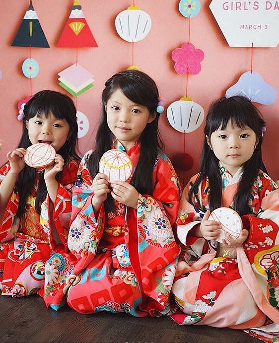 这对日本双胞胎小姐妹，复制粘贴的脸蛋和打扮，直接萌倒无数网友... - 31