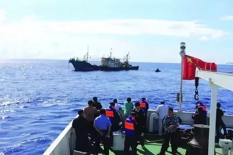 中国渔民海上捡到没人的豪华游艇，公海上杀人真的不犯法吗？ - 4