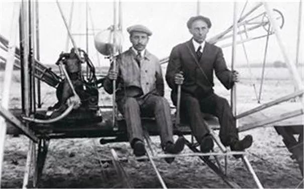 时代 | 莱特兄弟发明了飞机，但他们也摔死了第一个乘客 - 2