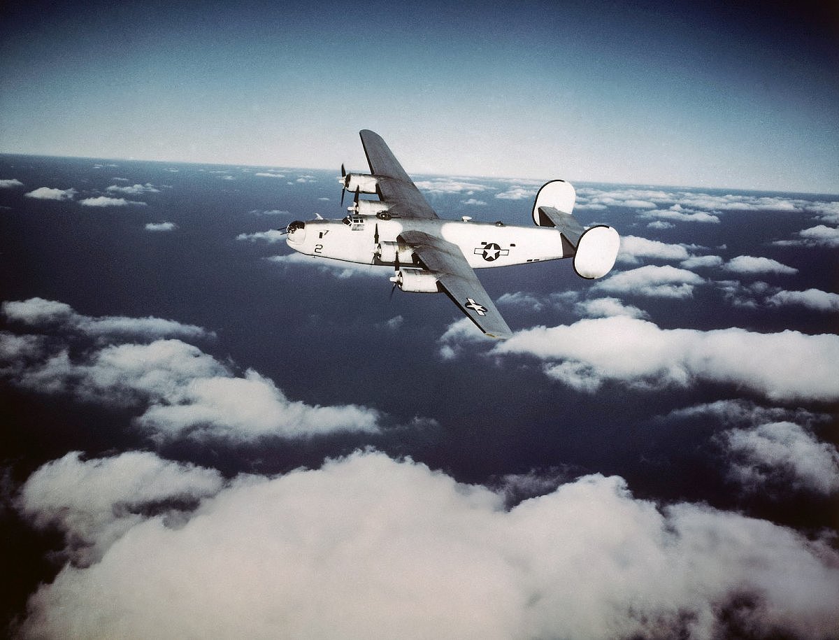 美国B-24轰炸机二战中生产18000架，四成是福特公司生产｜老照片 - 32