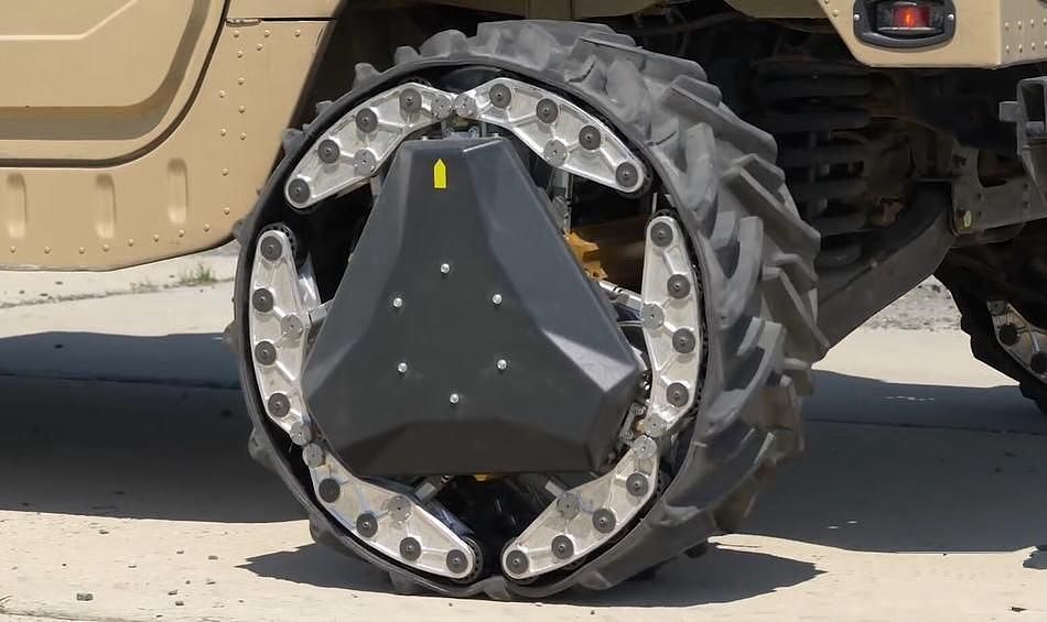 两秒轮胎变履带，美军展示超黑科技车轮 - 4