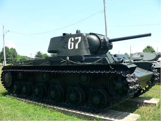 空前绝后：二战德军这款轻型坦克装甲竟比苏联重坦还厚 - 12