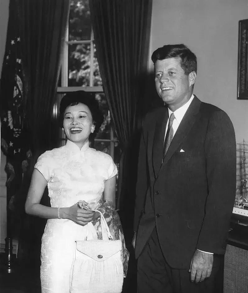 邓小平说：她是走上美国政坛的第一位中国女性，是几届中国领导人的座上宾，而刚刚，她近百年的传奇画下了句点！ - 52