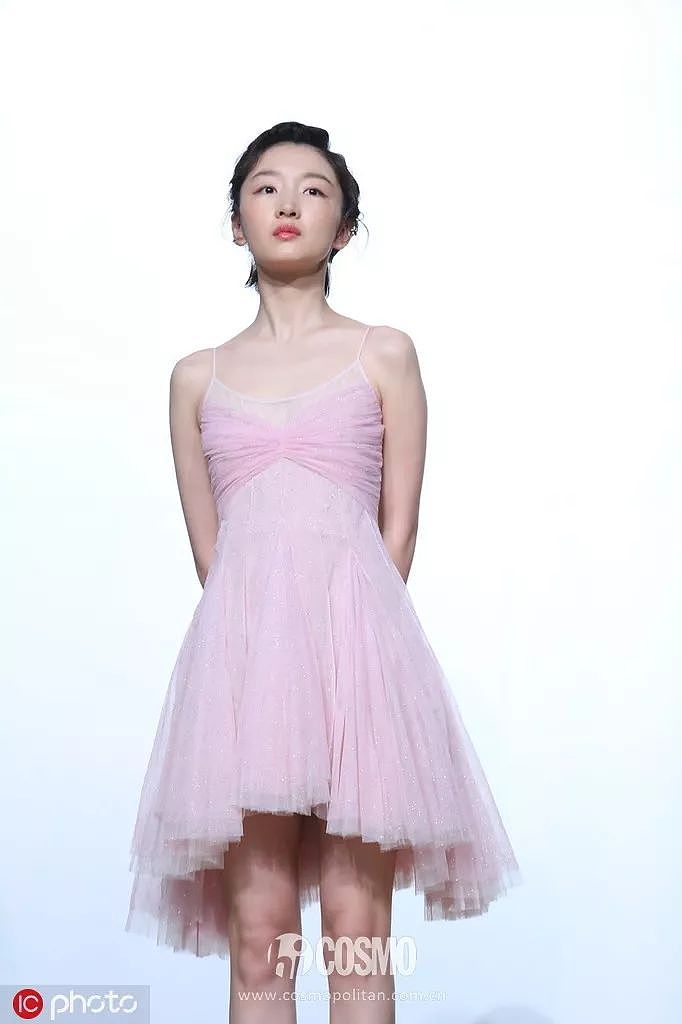 时髦办 | 夏季的清凉系裙装是关晓彤的美人鱼裙 - 16