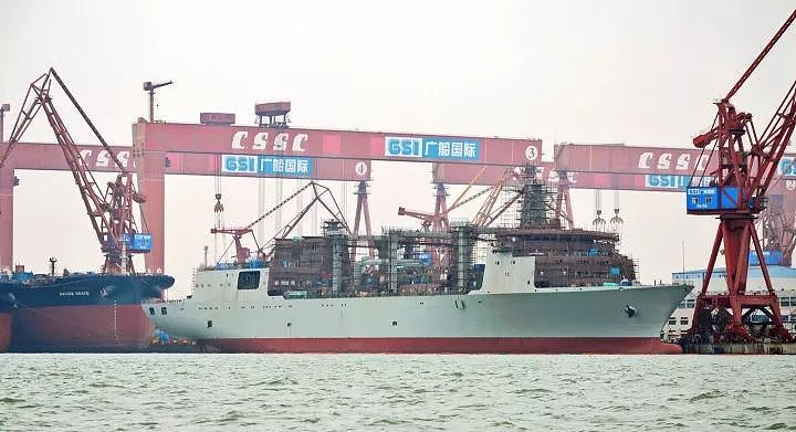 一张价值300亿的照片曝光，中国造船厂正在创造奇迹丨 军情晚报 - 11