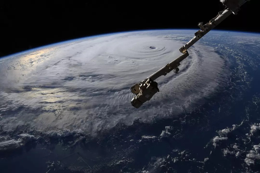 从高空看飓风（山竹台风），更能感受大自然的威力 - 5