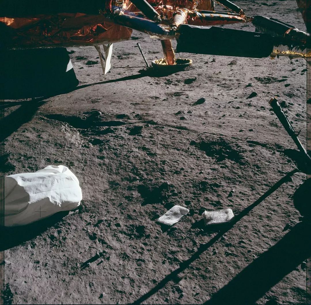 人类扔在月球上的 96 袋纸尿裤，半世纪后成了野生「实验室」 - 5