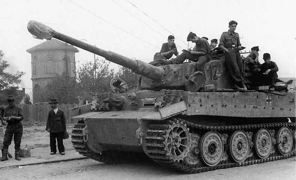 假如只造虎式坦克，德国会在陆地上击败盟军吗？ - 8