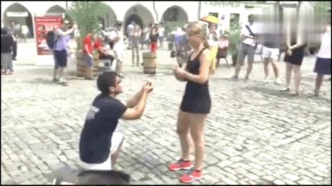 男子当街跪地向女友求婚，接下来发生的一幕……哈哈哈哈哈哈 - 43