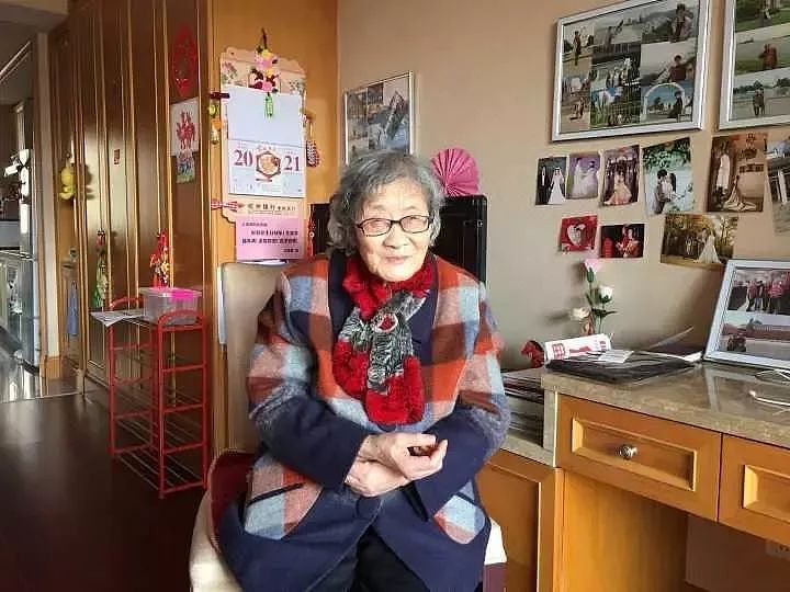 88岁老奶奶卖房周游世界，玩微信，晒朋友圈，比年轻人玩得还野，她有一颗18岁的心脏 - 22
