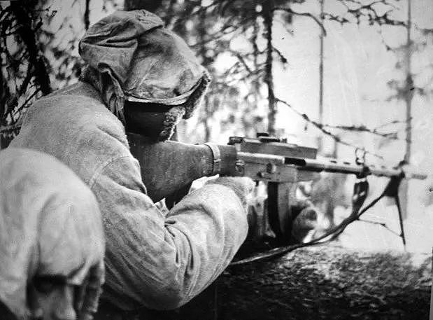 “曾出口中国，却因卡壳出名”芬兰国产的M26轻机枪有多坑？ - 29