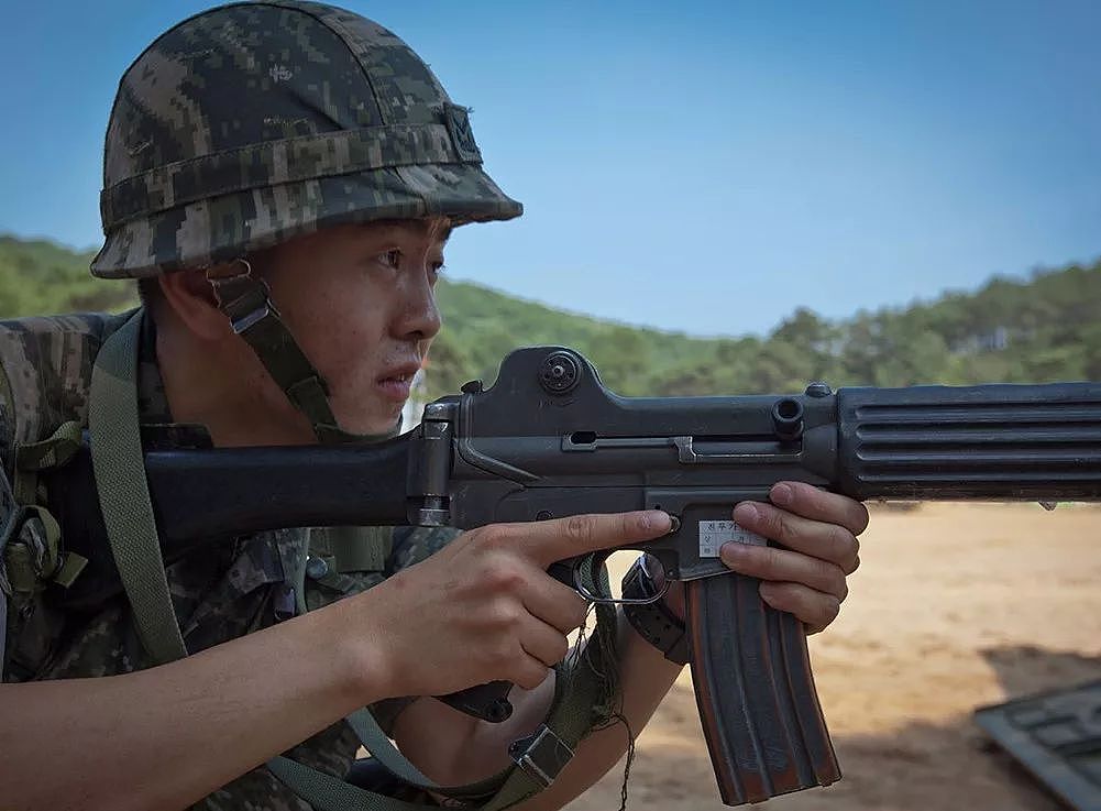 中国飞往韩国的客机，韩士兵拿着这款步枪打了4分钟｜轻武专栏 - 23