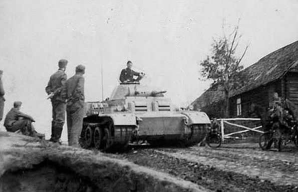 空前绝后：二战德军这款轻型坦克装甲竟比苏联重坦还厚 - 8