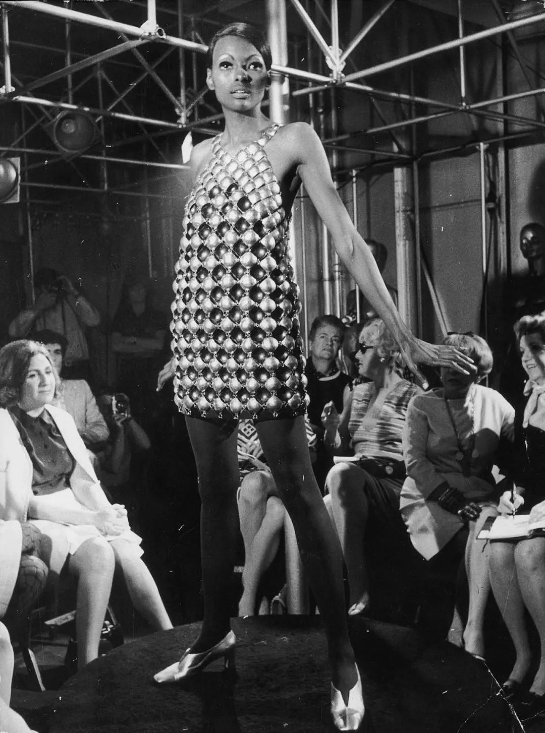 1960s：叛逆的年轻人引发了一场时尚界“大地震” - 23