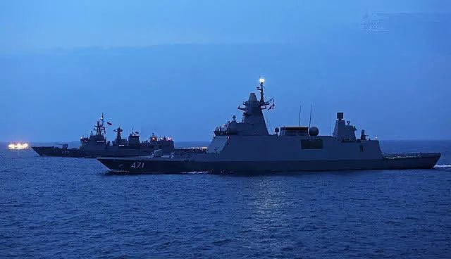 泰国海军两代主力舰同框，中国造军舰老骥伏枥，毫不弱于韩国新舰 - 11