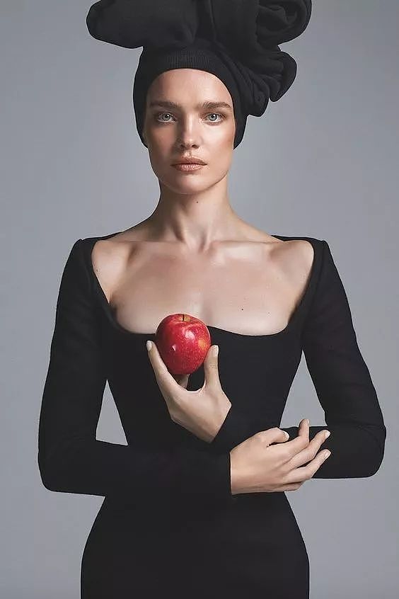 中国版Vogue的封面拍成这样，真是给宇宙第一时尚大刊丢脸 - 5
