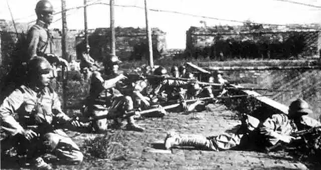 日本宣布无条件投降，千名日军躲要塞拒不投降，苏军做法太绝 - 3