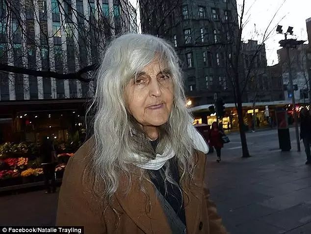 580万人被她感动！84岁澳洲老奶奶流浪街头20多年，她的琴声让全世界着迷，她的故事让所有人心碎… - 2