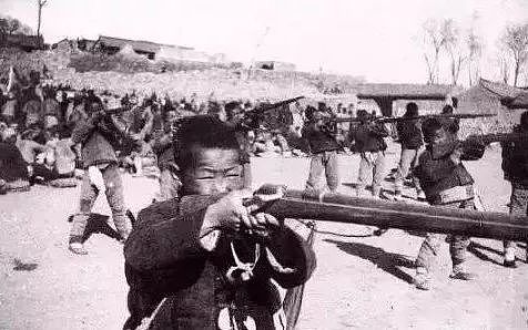 中国也曾有过枪支泛滥，那时宗族械斗都是万枪对轰｜军情晚报 - 12