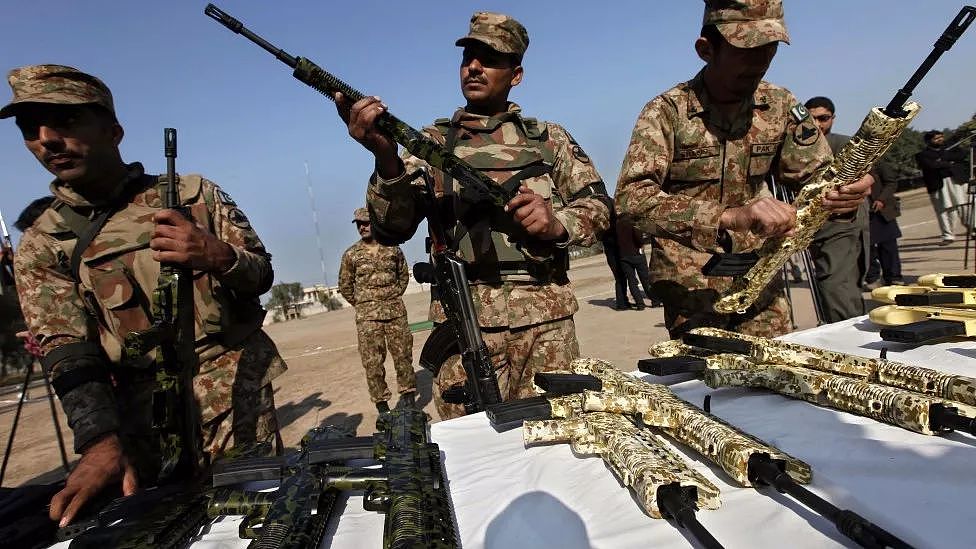 尴尬！巴基斯坦缴获一批国产迷彩97式步枪，涂装很皿煮｜轻武专栏 - 9