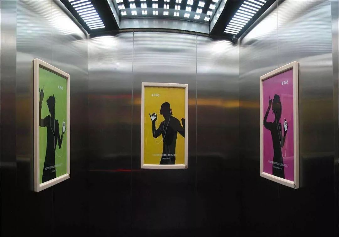 电梯的避孕套广告惹争议：比文盲更可怕的，是性盲 - 1
