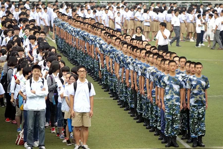 这些中国学生不简单！16岁就开战机，未来或登上航母｜军情晚报 - 11