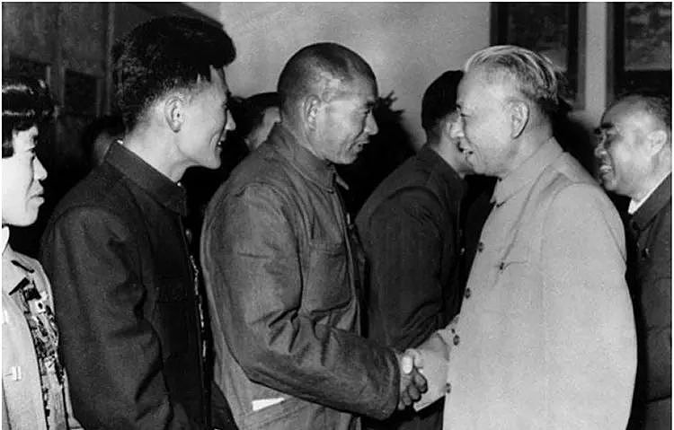 卓越的历史功勋，伟大的人民公仆：关于刘少奇同志一些档案文献的回顾 - 10
