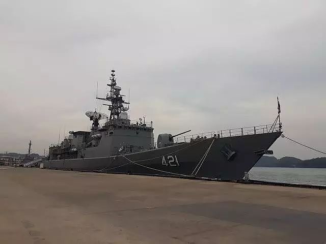 泰国海军两代主力舰同框，中国造军舰老骥伏枥，毫不弱于韩国新舰 - 4