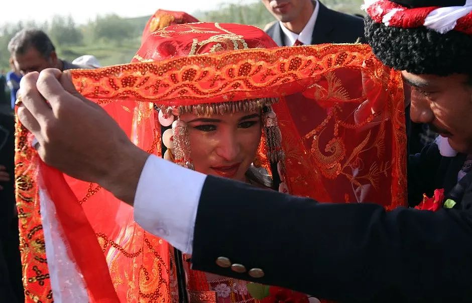Q&A | 为什么全亚洲的新娘子结婚都要顶个红盖头？ - 7