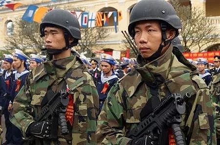 越南军队到现在都没有普及钢盔？这款木头做的“绿帽子”很扎心 - 9