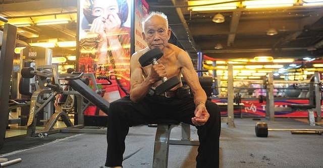 103岁的中国“肌肉爷爷”，健身到老可能就是这样的！ - 19