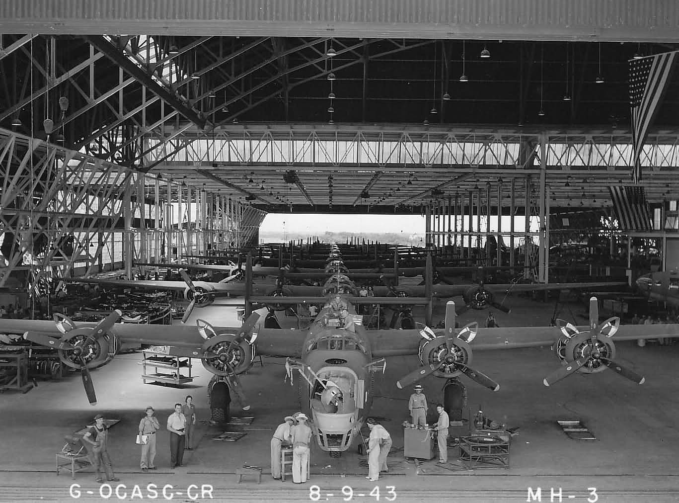 美国B-24轰炸机二战中生产18000架，四成是福特公司生产｜老照片 - 8