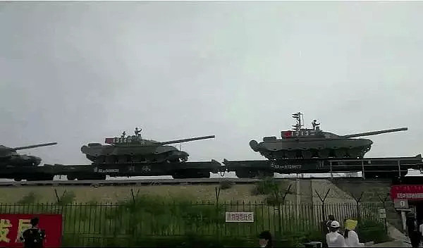 军列装满99式坦克一眼望不到头，中国首次出国参加东方大演习 - 2