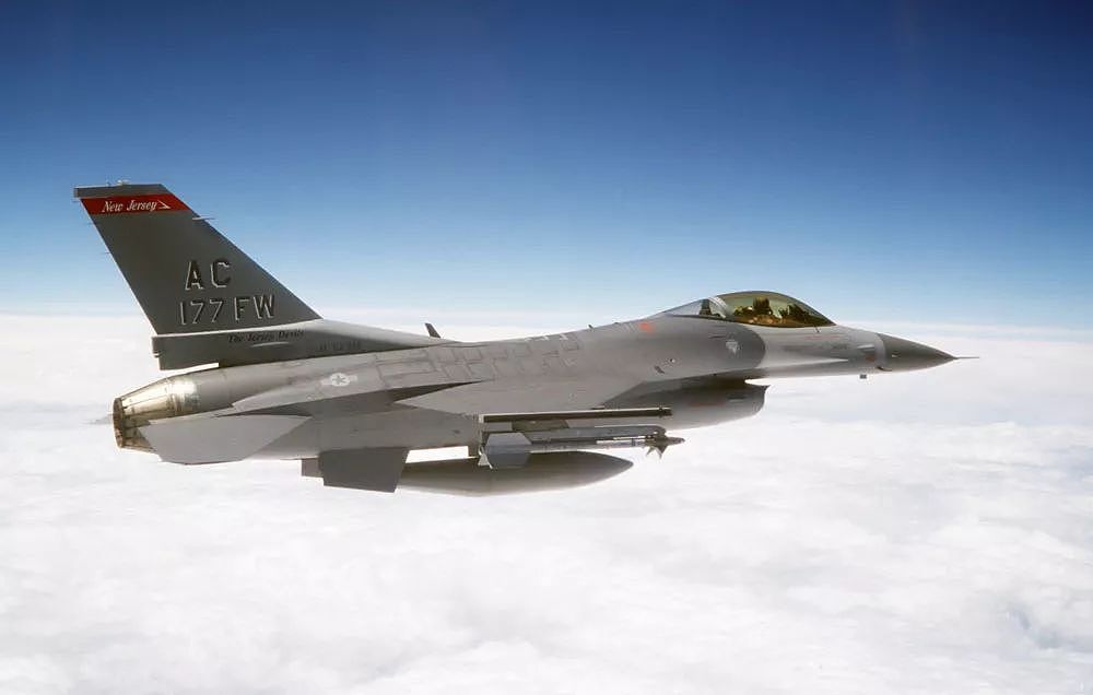 坠毁8架！美国卖给台湾的阉割版F-16，到底什么型号？｜军武正片 - 11