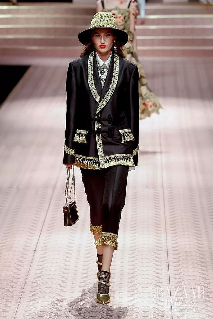 西西里的美丽传说再现！Dolce & Gabbana的T台上自信女孩们最美 - 43