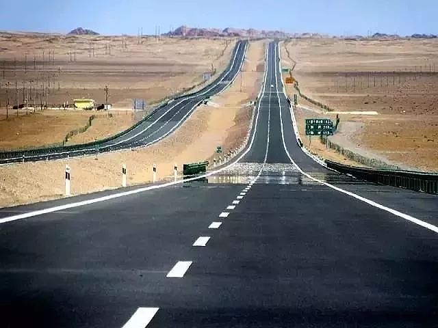 世界最长沙漠公路，耗资370亿，一路风景如画，自驾美爆了！ - 7