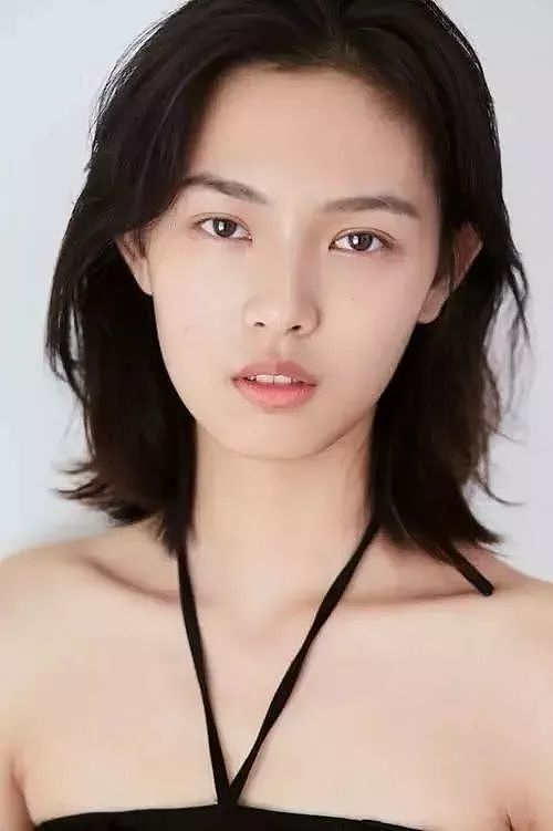 入行半年就成LV秀上唯一的中国模特，这枚高冷颜+175身高的18岁小姐姐会是下一个刘雯吗? - 14