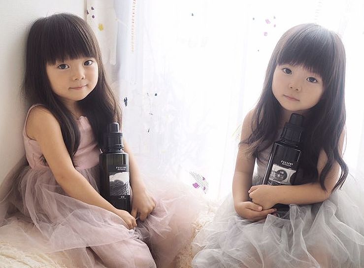 这对日本双胞胎小姐妹，复制粘贴的脸蛋和打扮，直接萌倒无数网友... - 29