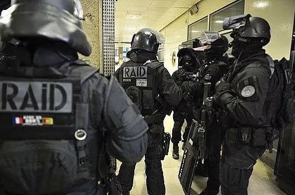 法兰西黑豹| RAID，一支称为“黑衣人特别行动队”的法国反恐精英 - 21