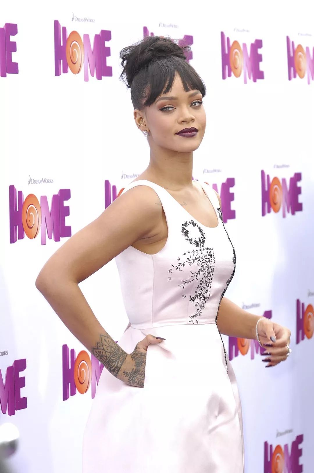 作为身价最高的女歌手，还有什么是Rihanna做不到的？ - 13