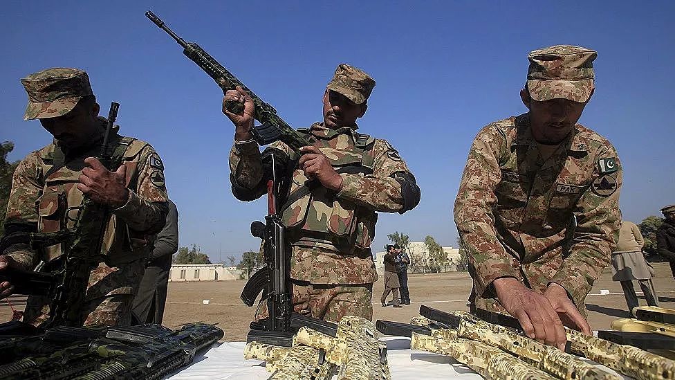 尴尬！巴基斯坦缴获一批国产迷彩97式步枪，涂装很皿煮｜轻武专栏 - 12