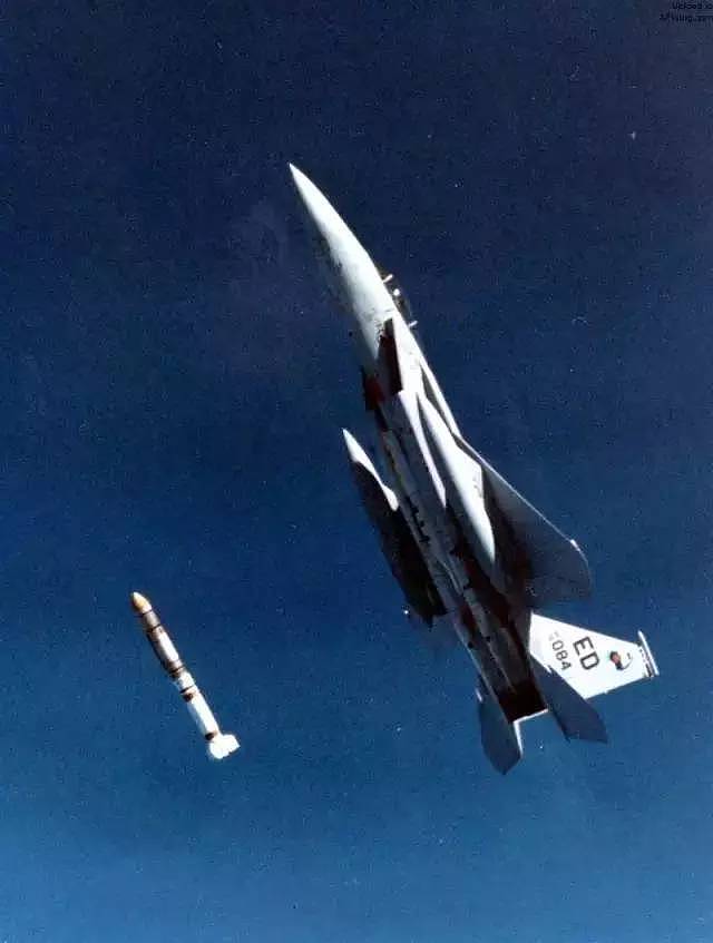 人类首次干掉太空目标！F-15的导弹居然击落了一颗卫星？ - 2