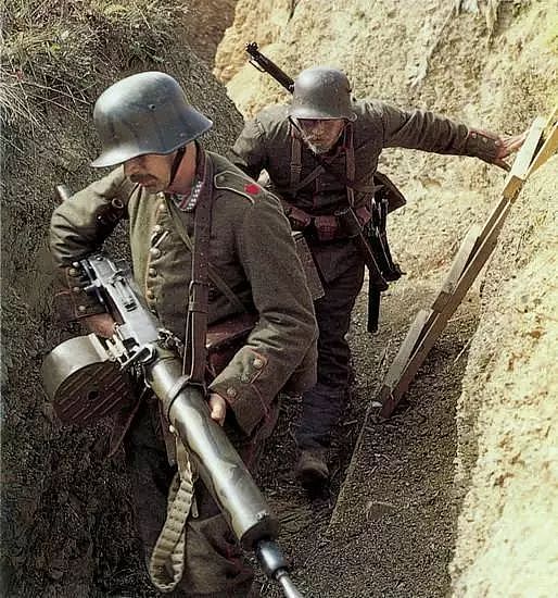 一战德国的暴风突击队，使用跨时代的武器和跨时代的战术｜老照片 - 7