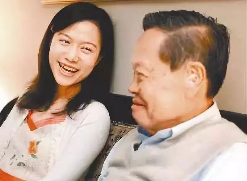 43岁翁帆女士和97岁杨振宁先生，已结婚15年 - 8