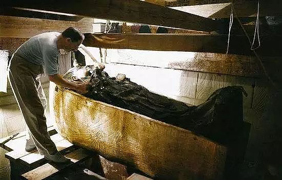 古埃及文明失落之谜：为何挖掘金字塔的人一个个神秘死去？ - 20